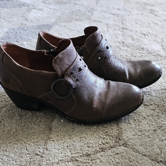 Born Lorlei Womens Sz 6.5 Brown Leather Studded Harness Side Zip Ankle Booties - Picture 3 of 6